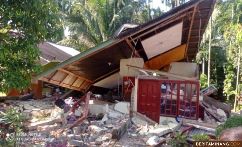 Rumah rusak akibat gempa M6,1, Pasbar Sumbar. Ist.