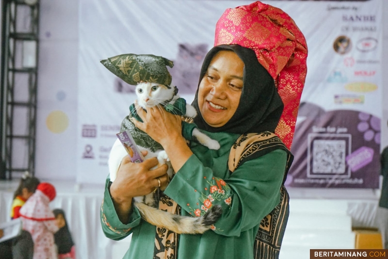 Suasana Kontes Kucing Sehat Sumbar 2024 di Padang Panjang Festival (Papa Fest) 2024 digelar di Gedung Serba Guna Sport Center Padang Panjang, Senin (9/12/2024). Foto: Kominfo Padang Panjang