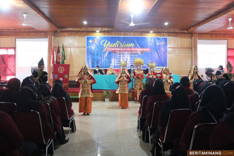 Suasana yudisium di Kampus Undhari Dharmasraya. Foto: Eko P