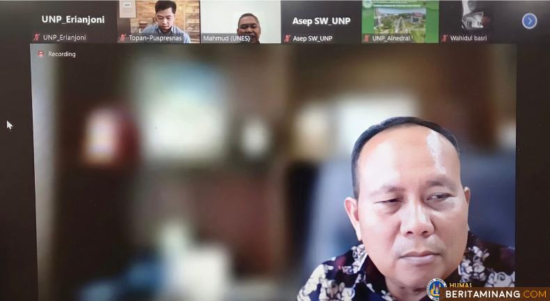 Ketua BAPOMI Sumbar, Hendra Syarifuddin, Ph.D saat ikut rapat dengan Pusat PrestasiNasional (Puspresnas) Dikti mengenai kesiapan POMNas 2022 di Sumbar. Foto:Humas UNP