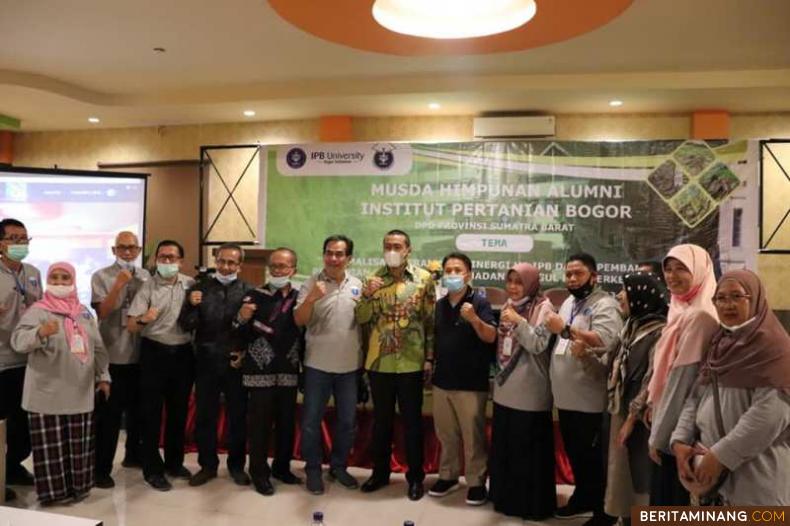 Wakil Gubernur Sumatera Barat Audy Joinaldy bersama Himpunan Alumni (HA) Institut Pertanian Bogor (IPB) DPD Provinsi Sumbar. Foto: Humas Sumbar