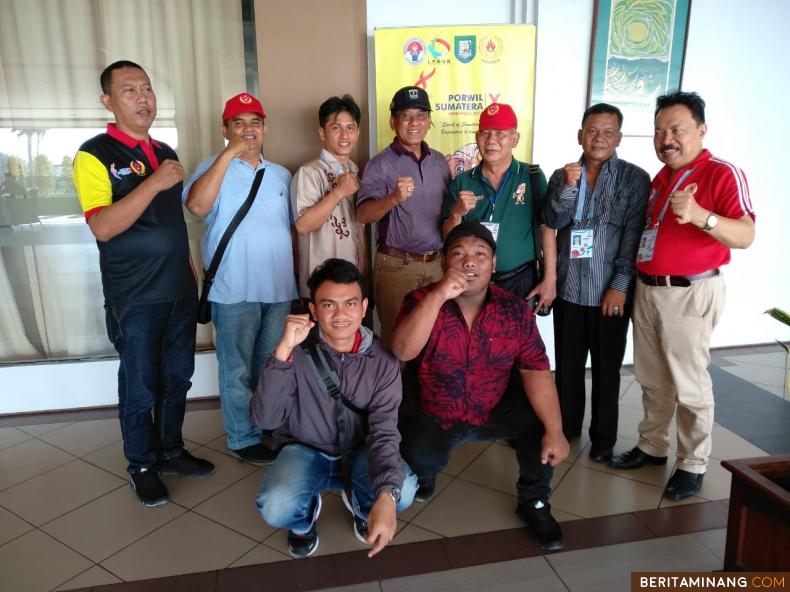 Asisten III Setdaprov Sumbar Nasir Ahmad saat datang ke Bengkulu bertemu atlet dan Official Catur.  Foto Humas KONI Sumbar