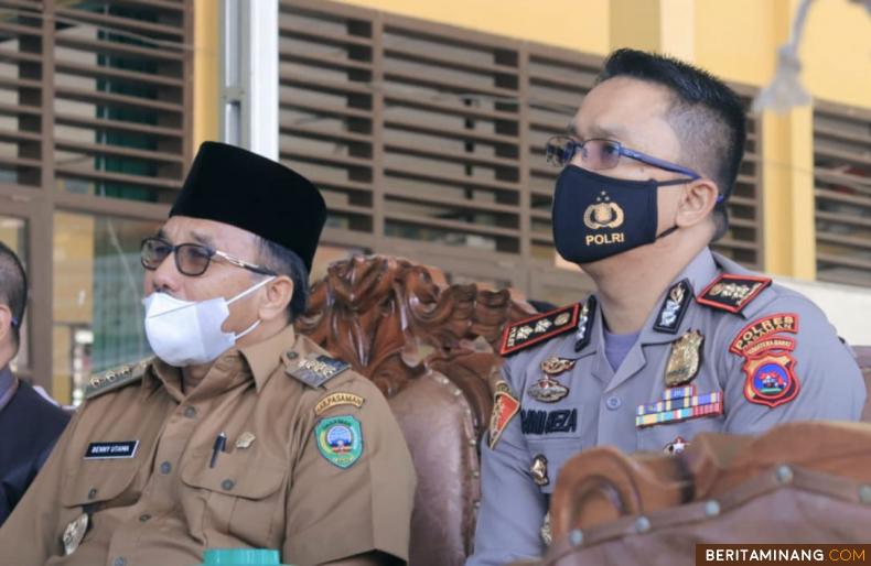 Bupati Pasaman,H.Benny Utama Saat mengikuti Vidcon bersama Kapolri di SMA Lubuk Sikaping. Foto :Humas Pasaman