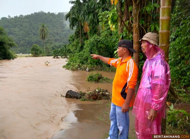 Kondisi banjir akibat meluapnya Batang Malakutan di Desa Talago Gunung, Kecamatan Barangin, Kota Sawahlunto, Sumatera Barat, Selasa (5/3/2024). Foto: Ist.