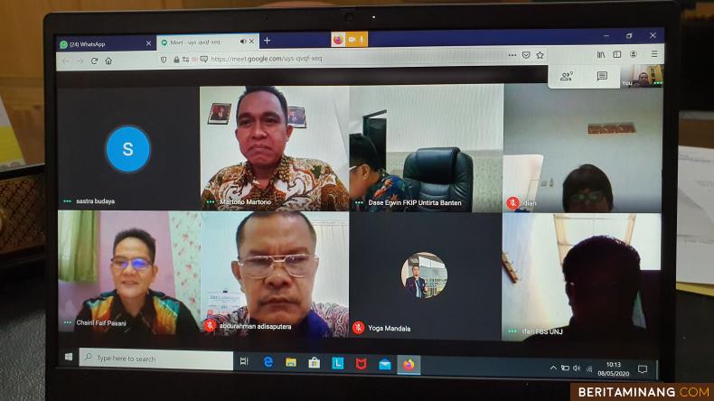 Rapat Koordinasi Pengurus dan Dekan BKS PTN Barat Bidang Bahasa, Sastra, Seni, dan Budaya yang dilaksanakan hari ini (8/5) melalui video konferensi.