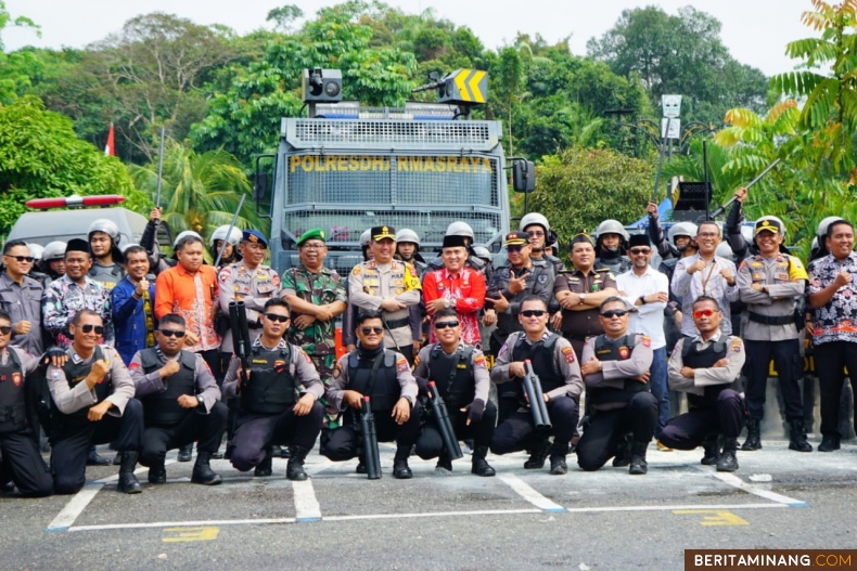 Suasana Apel Gelar Pasukan Operasi Mantap Praja Singgalang di halaman Polres Dharmasraya, Kamis, (22/8/2024). Foto: Kominfo Dharmasraya