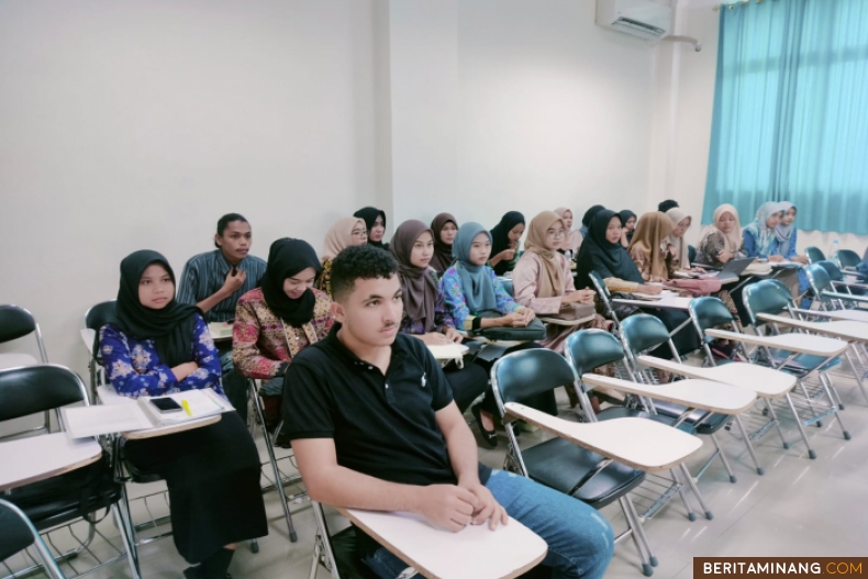 Hameed calon masa asal Palestina mengikuti Program BIPA di Universitas Negeri Padang. Foto ET.