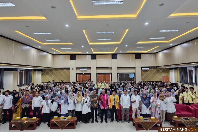 Dekan FBS UNP sambut rombongan Fakulti Pengajian Pendidikan Universiti Putra Malaysia bertempat di Auditorium Kampus FBS UNP Air Tawar Padang pada Senin (30/9). Foto dokumentasi MR.