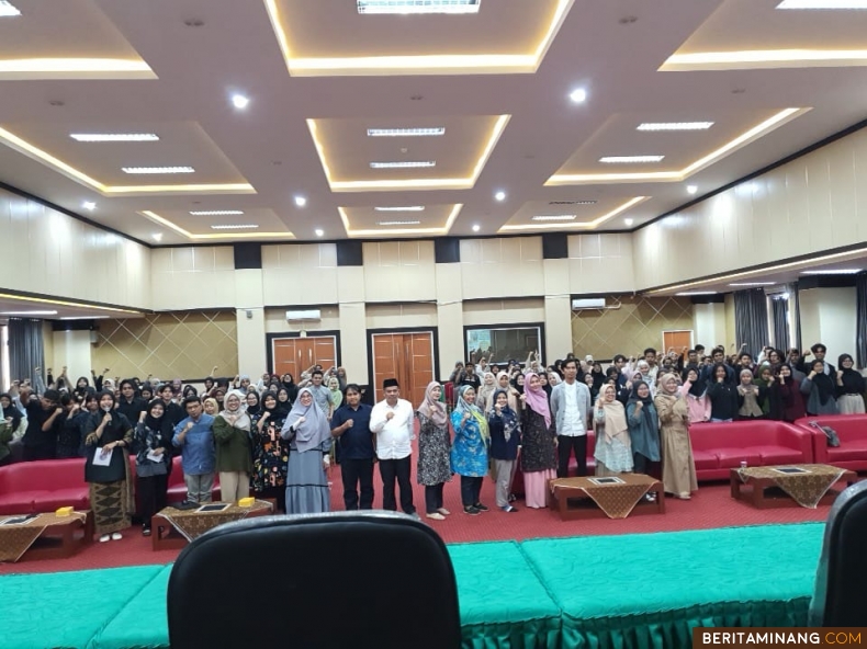 Kegiatan Pembekalan Penulisan Proposal PKM, LDIM, P2MW, dan PPK Ormawa oleh Departemen Bahasa Inggris di Auditorium Kampus UNP Air Tawar Padang pada Jumat (1/11/2024). Foto MR.