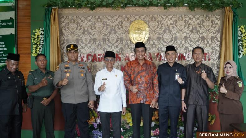 Bupati Safaruddin Bersama Kepala Pengadilan Tinggi Agama Padang. Foto : Dok Kominfo Lima Puluh Kota