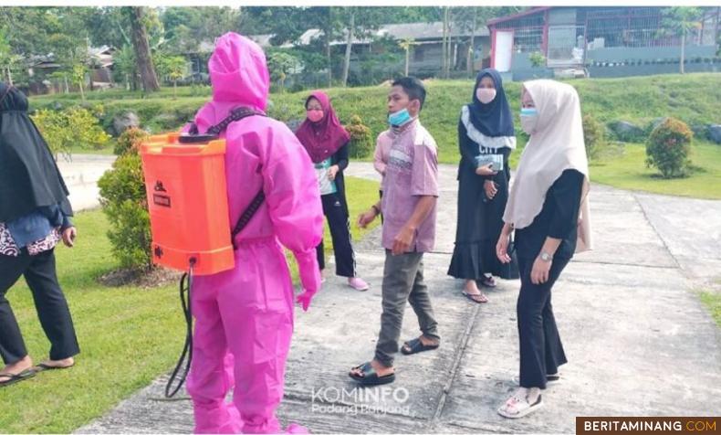 Para perantau Padang Panjang yang baru pulang kampung di lokasi karantina.