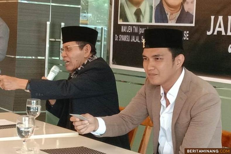 Duet Mayjen TNI (Purn) Syamsu JalaL-Aldi Taher saat jumpa pers. Foto MST