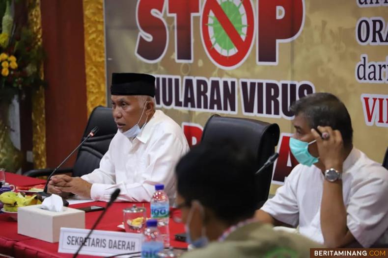 Jajaran Forkopimda dan Forkopimda plus Kota Padang menggelar rapat persiapan pelaksanaan Pilgub di Rumah Dinas Wali Kota Padang Jalan A. Yani, Senin (7/12/2020) malam. Foto: Humas Kota Padang