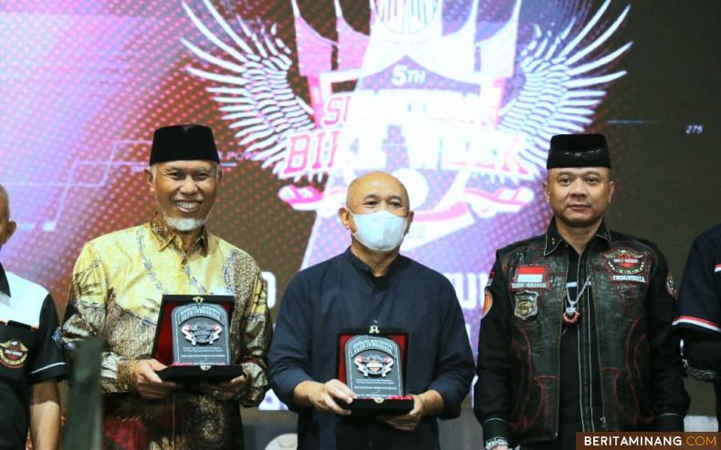 Gubernur Mahyeldi, Menteri Koperasi UMKM Teten Masduki dan Ketua Umum HDCI Irjen Pol Teddy Minahasa Putra dalam kegiatan 5th Sumatera Bike Week 2022 di Bukittinggi.