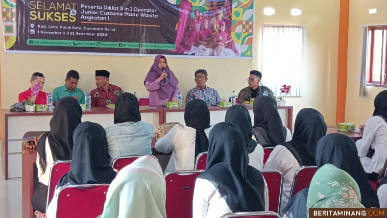 Dinas Perindustrian dan Tenaga Kerja Gelar Diklat Diklat 3 in 1 Operator Junior Costum Made Wanita Angkatan 1 di Lima Puluh Kota