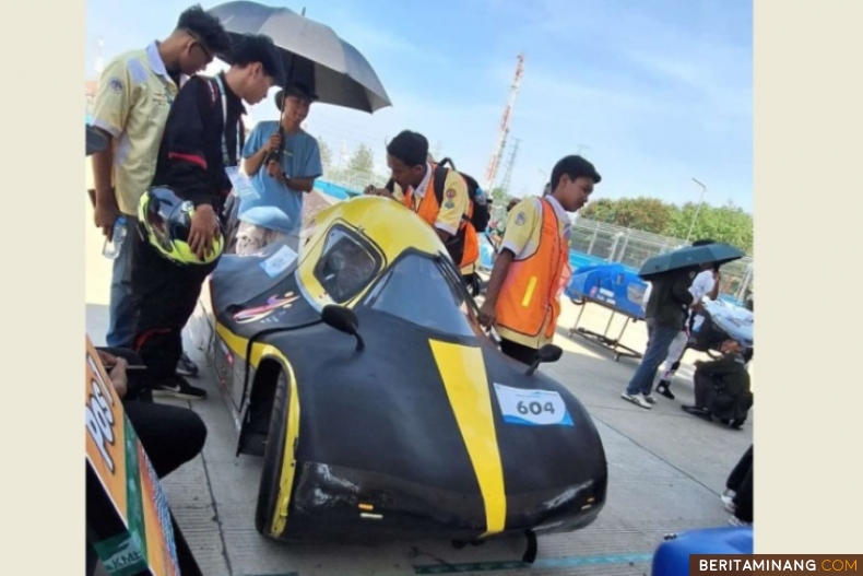 Mobil hemat energi buatan mahasiswa UNP saat Kontes Mobil Hemat Energi (KMHE) yang berlangsung dari tanggal 6 hingga 10 Oktober di Jakarta International E-Prix Circuit, Ancol. Foto: Humas UNP