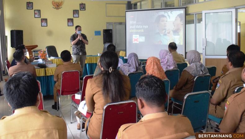 Andi Yuniantoro, Chief Executive Officer (CEO) Inixindo Jogja dalam acara Focus Discusion Group (FGD) Penyusunan Master Plan Pengembangan Teknologi Informasi Kabupaten Solok Selatan di aula Bappeda Kab. Solok Selatan, Selasa (7/12/2021).