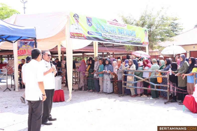 Pasar murah yang digelar dinas Koperasi fan UMKM disambut antusias warga di Pasar Padang Kaduduak pada Rabu (30/10/2024). Foto : Dok Do