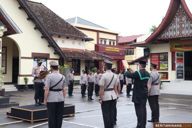 Kapolres Bukittinggi Pimpin Serah Terima Jabatan Kapolsek Dan Kasat