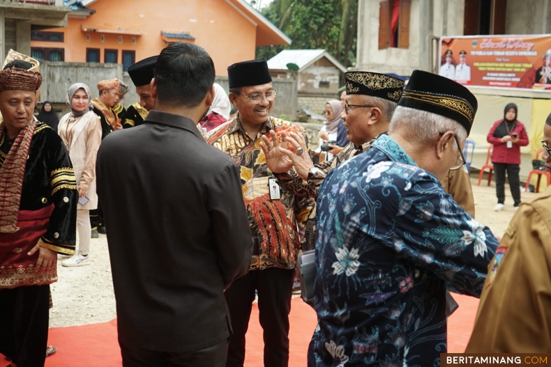 Bupati Solok Selatan H. Khairunas saat menerima Tim Penilai dalam rangka Penilaian KAN Tingkat Provinsi di Nagari Sungai Kunyit, Kecamatan Sangir Balai Janggo, Selasa (5/9/2023). Foto Diskominfo