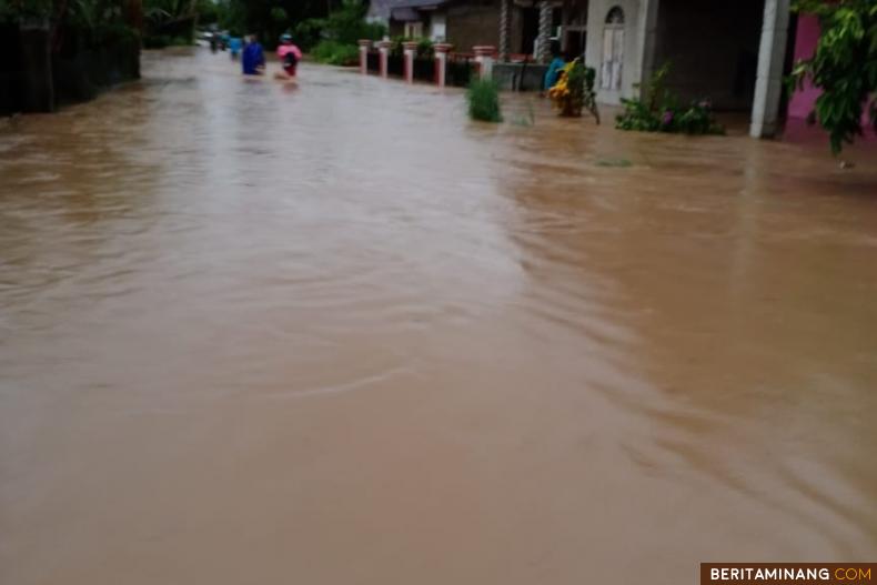 Musibah banjir yang melanda Kampung dan Nagari Tuik IV Koto Mudiak Batang Kapas Pesisir yang terjadi pada Jumat sore kemarin (10/4).