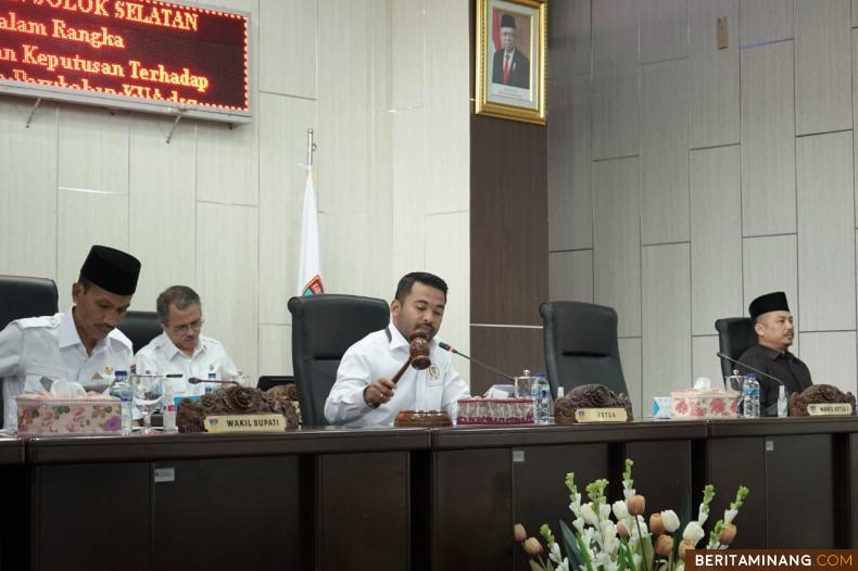 Ketua DPRD Solsel, Zigo Rolanda membuka Rapat Paripurna, Mendengarkan Pidato Presiden, Selasa (16/8/2022). Foto Diskominfo Solsel