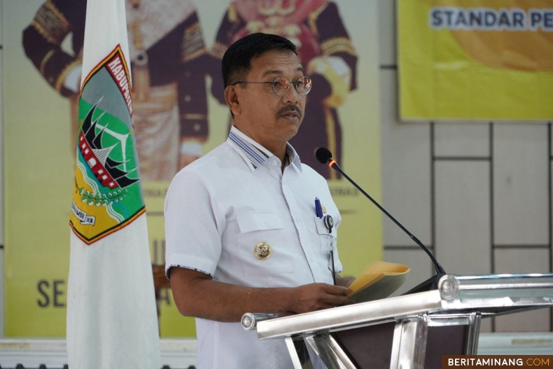 Bupati H. Khairunas membuka Sosialisasi dan Uji Publik Standar Pelayanan Penerbitan Dokumen Kependudukan dan Pencatatan Sipil di Aula Sarantau Sasurambi, Rabu (26/7/2023). Foto Diskominfo