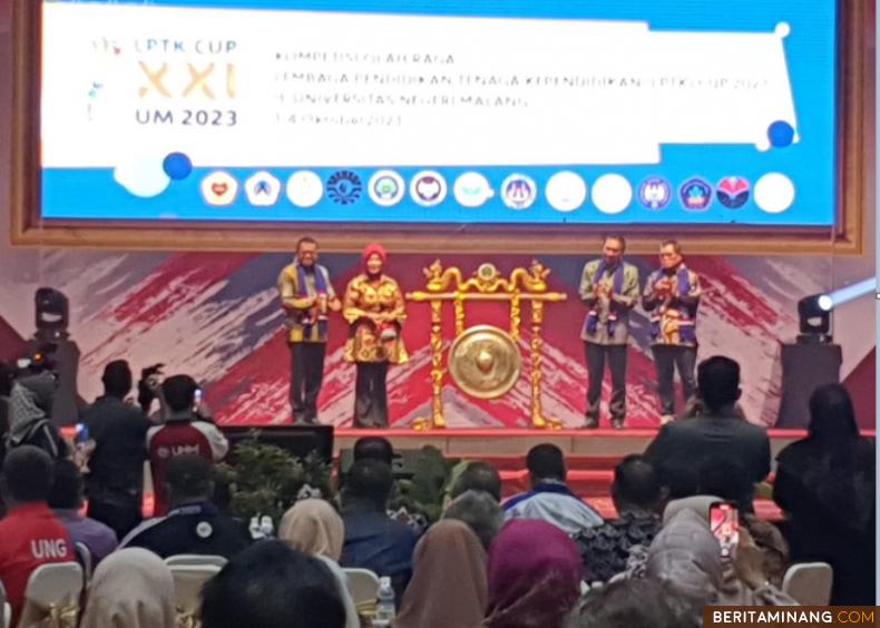 Kegiatan pembukaan LPTK Cup ke-21 tahun 2023 bertempat di Kampus Universitas Negeri Malang pada Minggu (1/10). Foto ET.