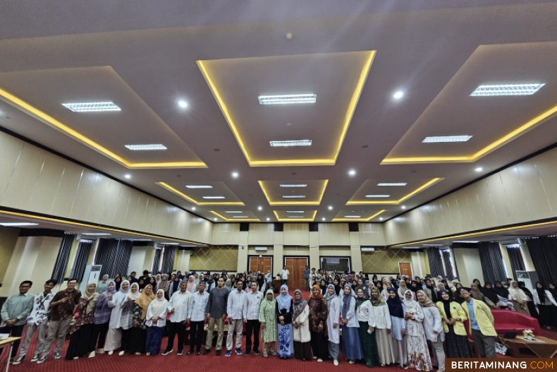 Kuliah umum Departemen Basindoda FBS UNP pada Selasa (8/10) siang bertempat di Auditorium Kampus FBS UNP Air Tawar Padang. Foto dokumentasi ET.