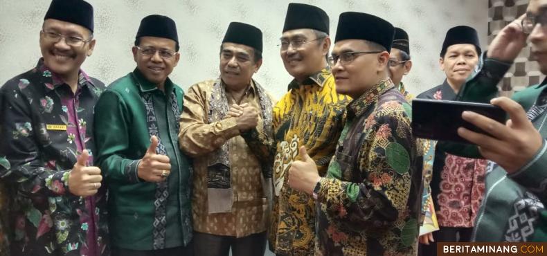 Menteri Agama Republik Indonesia (Menag RI) Fachrul Razi bersama petinggi ICMI. Mst