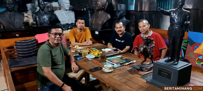 Syamsul Bahri anggota Dewan Perwakilan Rakyat Daerah (DPRD) provinsi Sumatera Barat (Sumbar) di bengkel Yusman Jogja, Senin sore (16/10/2023). Foto: Humas DPRD Sumbar