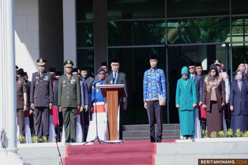 Pjs Walikota Bukittinggi Hani S Rustam jadi di Irup upacara peringatan hari Sumpah Pemuda ke 96 tahun 2024 di halaman Balaikota Gulai Bancah, Bukittinggi,Senin,(28/10). Foto : Dok Diskominfobkt