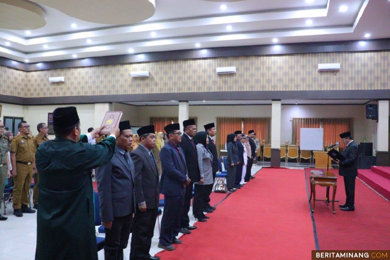 Pelantikan 9 orang Pejabat Administrator dan 3 orang Pejabat Pengawas di Lingkungan Pemerintah Kota Payakumbuh, Senin (4/11/2024). Foto : Dok Do