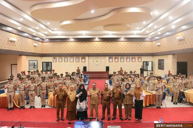 Pj Wali Kota Payakumbuh Suprayitno menerima kunjungan kuliah lapangan praja muda angkatan XXXIV Institut Pemerintahan Dalam Negeri kampus Sumatera Barat di Aula Ngalau Lt.3 Balai Kota Payakumbuh, Selasa (15/10/2024).Foto : Dok Do