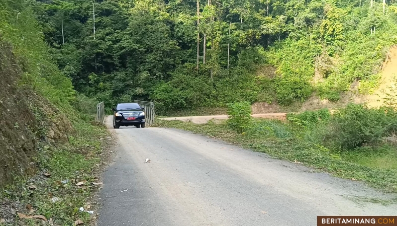 Begini kondisi jalan alternatif Bayang-Alahan Panjang sudah bisa diakses dan bermanfaat bagi masyarakat. Foto: Biro Adpim Sumbar