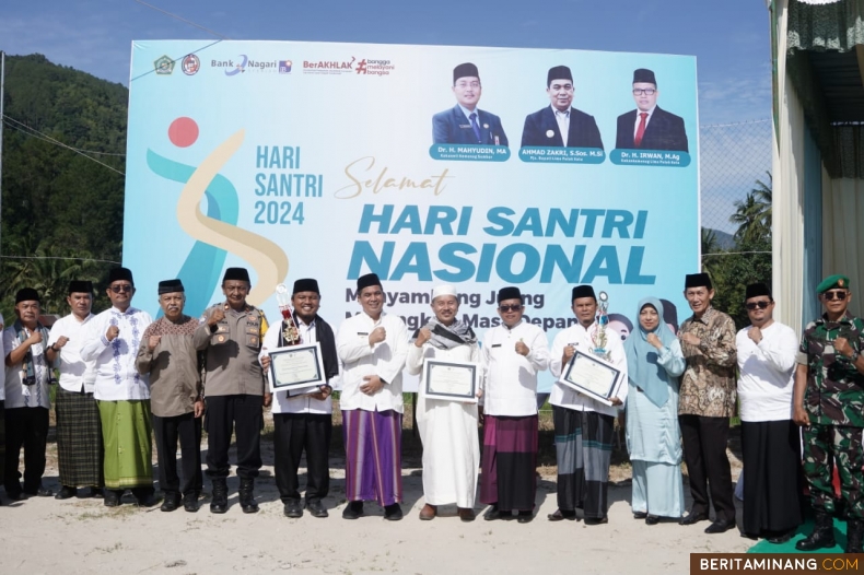 Upacara Peringatan Hari Santri Nasional 2024 berlangsung khidmat di Kabupaten Lima Puluh Kota pada Selasa (22/10/2024).  Foto : Dok Do