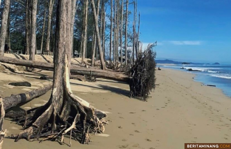 Keindahan di Pantai Muaro Ujuang Bantiang Tarusan. Foto: Kominfo Pessel