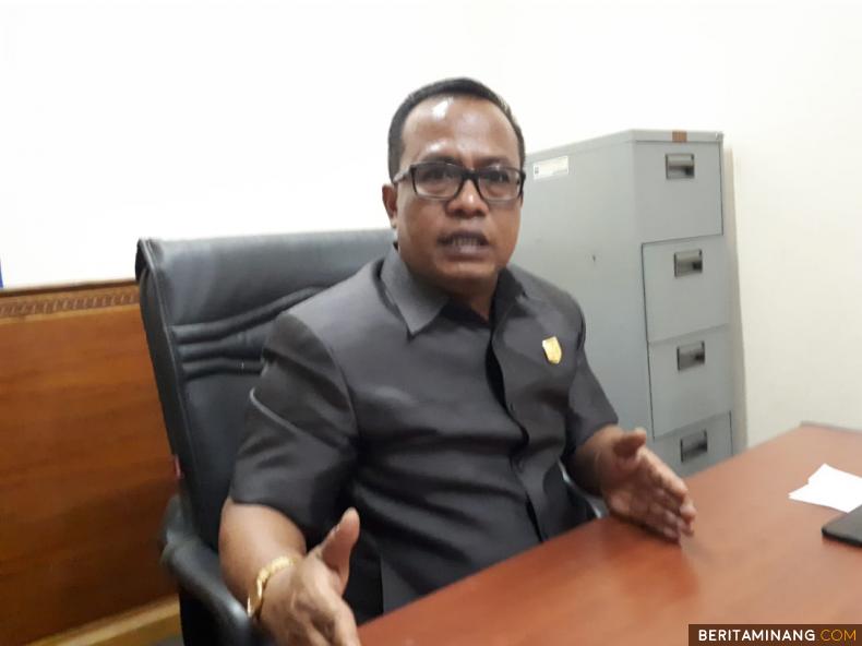 Jhon Reflita Anggota DPRD Sawahlunto ajukan surat pengunduran diri dari dewan. Foto : Iyos