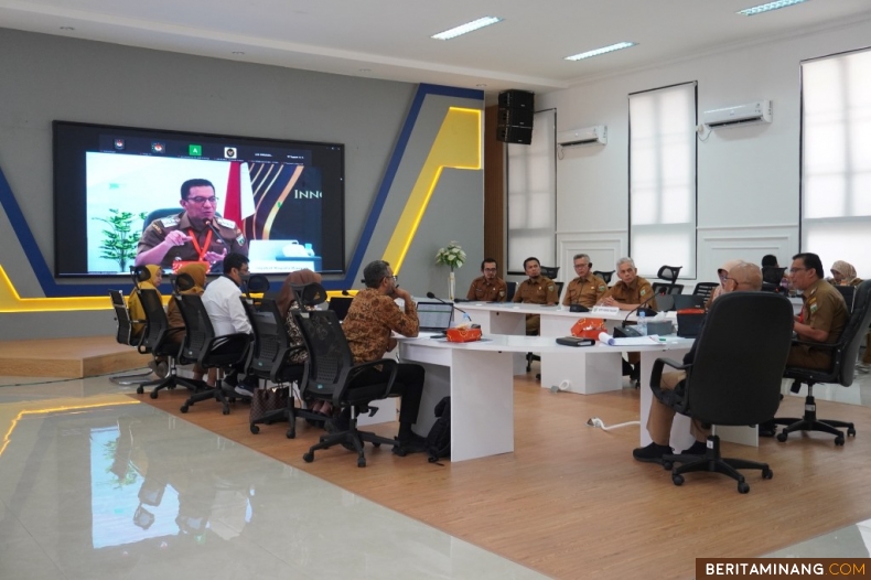 Penjabat (Pj) Wali Kota, Sonny Budaya Putra, A.P, M.Si paparkan sejumlah inovasi unggulan , Selasa (29/10/2024) di Command Center Badan Strategi Kebijakan Dalam Negeri (BSKDN) Kementerian Dalam Negeri. Foto-Foto: Kominfo Padang Panjang