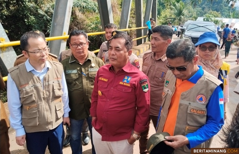 Pjs Bupati Pesisir Selatan, Era Sukma Munaf ketika melakukan kunjungan kerja ke Nagari Gantiang Mudiek Utara, Kecamatan Sutera, Selasa (1/10/2024). Foto: Kominfo Pessel