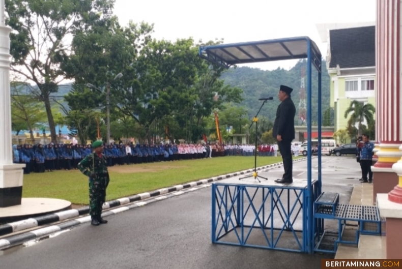 Pjs Bupati Era Sukma Munaf saat memimpin, Upacara Hari Kesaktian Pancasila, 1 Oktober 2024. Foto: Kominfo Pessel