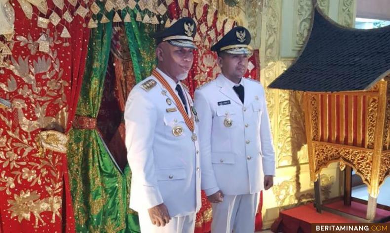 Gubernur Sumatera Barat H. Mahyeldi dan Wakil Gubernur Audy Joinaldy sebelum berangkat ke Istana Negara di Perwakilan Sumbar Jakarta. Foto: Humas Sumbar