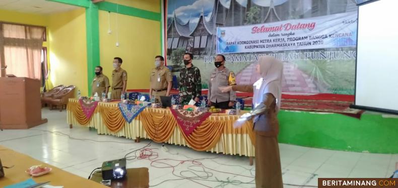 Suasana rapat koordinasi bahas Program Bangga Kencana di Dharmasraya. Foto Eko P