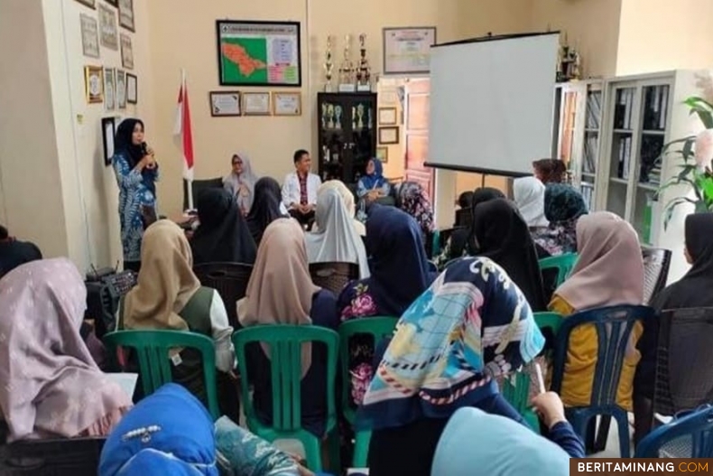 Suasana Sharing Ilmu Dari Dokter Spesialis atau yang disingkat Sadar Dosis merupakan salah satu inovasi UPT Puskesmas Sitiung I Kabupaten Dharmasraya, Jum'at (16/08/2024). Foto: Kominfo Dharmasraya