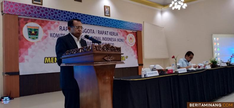 Rektor Universitas Negeri Padang Prof Ganefri saat berikan paparan. Foto: Humas KONI Sumbar