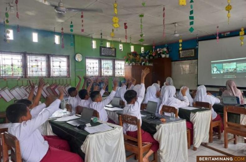 Suasana kegiatan International Exchange Class antara siswa SD Korea Selatan (Daedeok Elementary School) dengan siswa SD N 10 Padang Panjang Barat (PPB) Senin (25/9/2023). Foto: Kominfo Padang Panjang