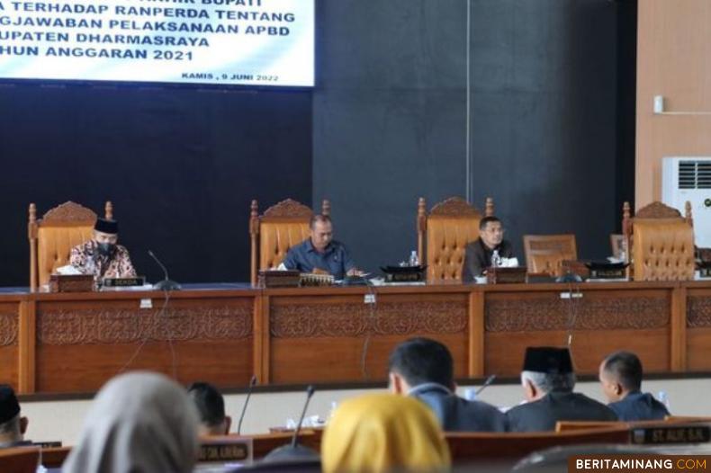 Suasana sidang paripurna DPRD Kabupaten Dharmasraya.