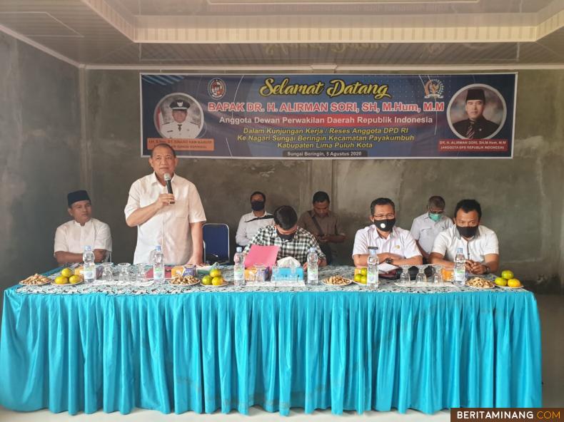 Kadis PMD Sumbar Drs. H. Syafrizal Ucok, MM Datuak Nan Batuah ketika berbicara dalam Kunjungan Kerja Anggota DPD RI  DR. Alirman Sori, SH.,M.Hum di Limapuluh Kota.