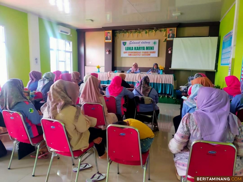 Suasana sinkronisasi entry data di aplikasi yang dilakukan Puskesmas Pasar Baru dengan idan Desa, di Aula Puskesmas Pasar Baru, Kamis (3/10/2024). Foto: Kominfo Pessel