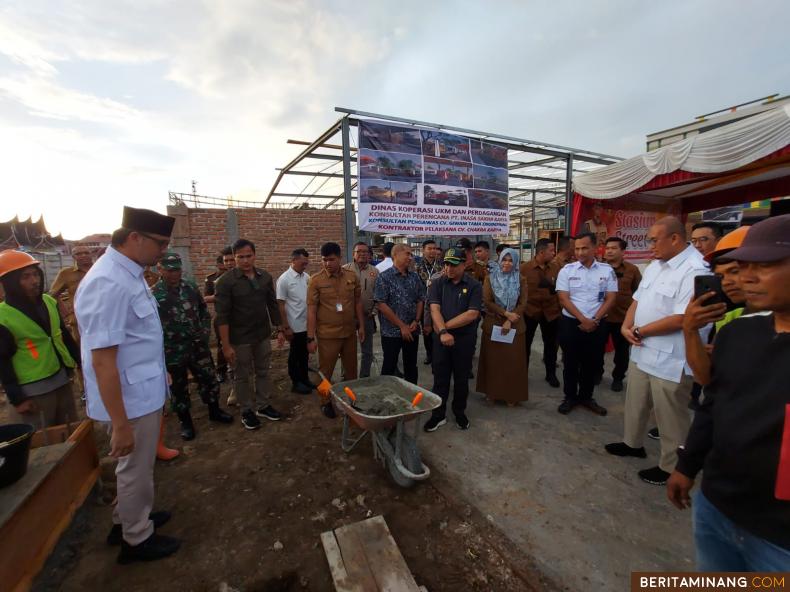 Peletakan batu pertama pembangunan pusat kuliner terbaik dan terbesar di Sumatera Barat. Foto : Dok Diskominfo Bkt